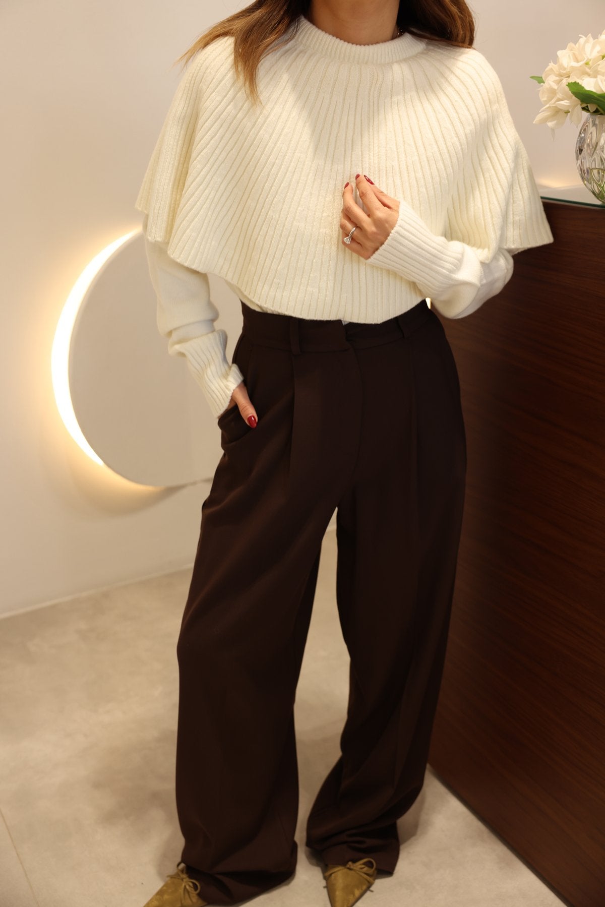 Thick Collar Cape Detailed pullover
