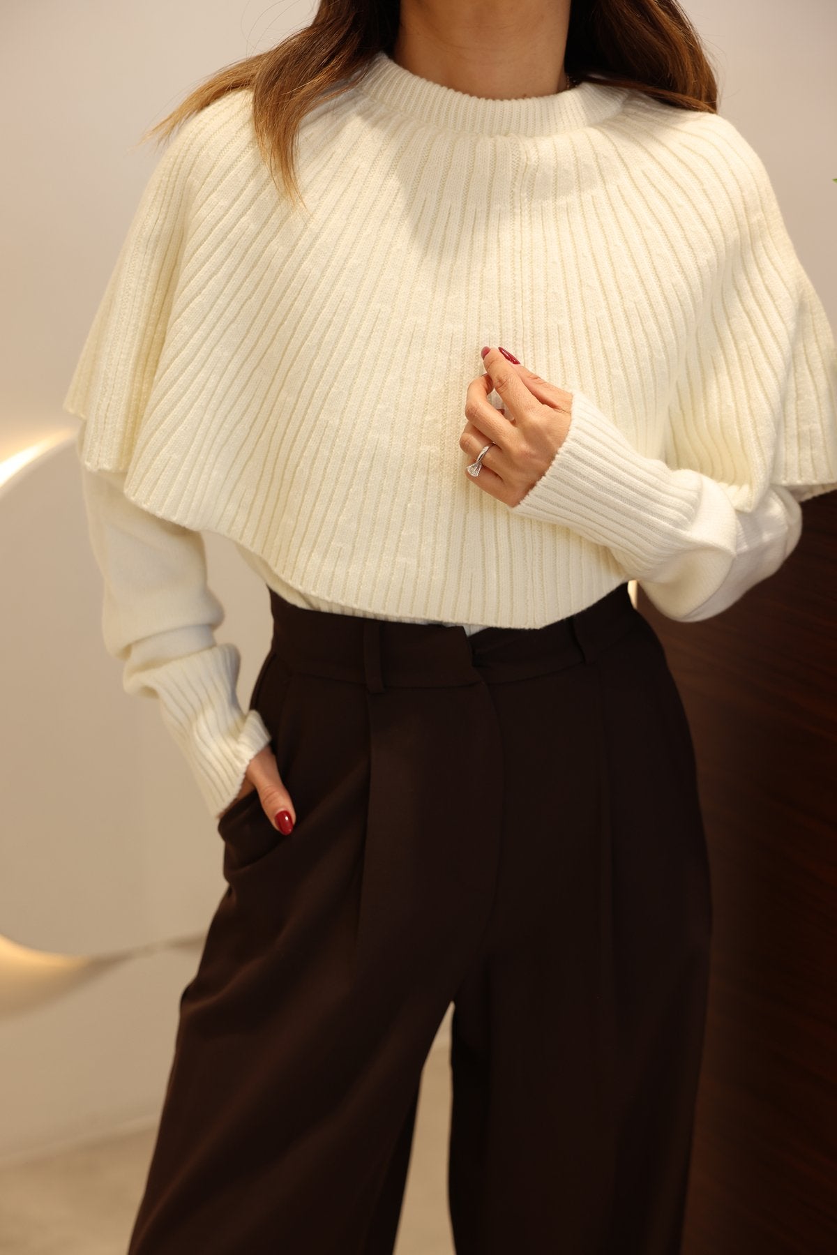 Thick Collar Cape Detailed pullover