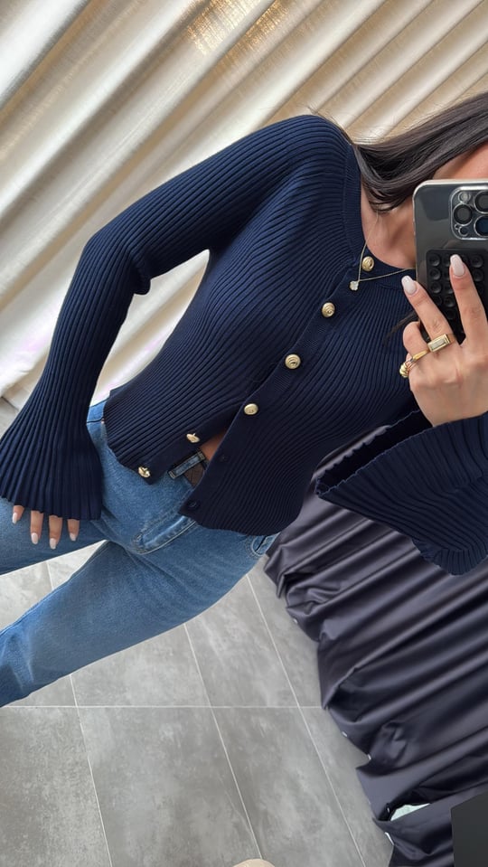 Crew neck buttoned Spanish sleeve knitwear