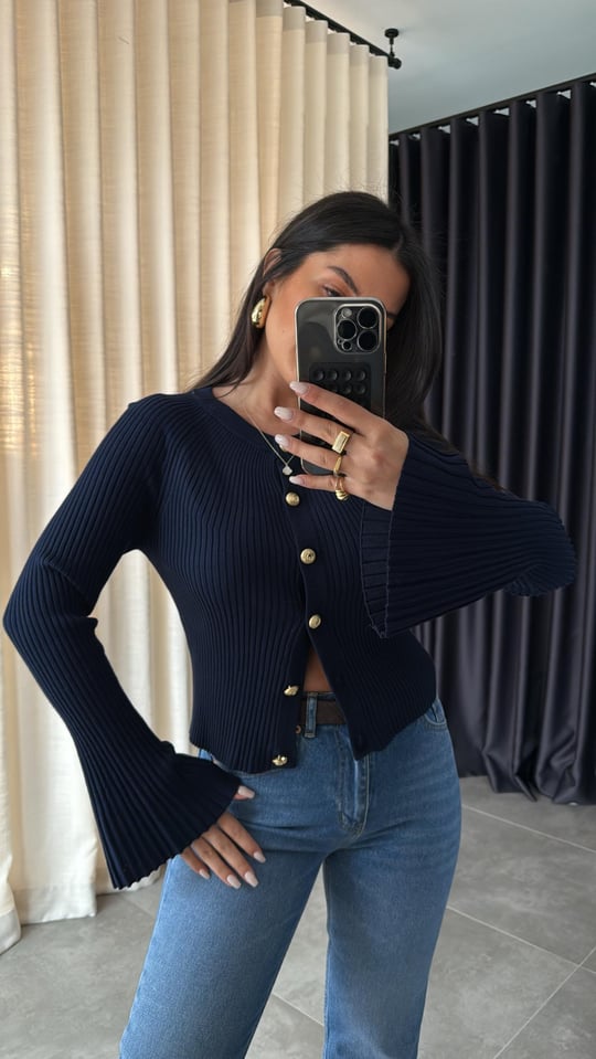 Crew neck buttoned Spanish sleeve knitwear
