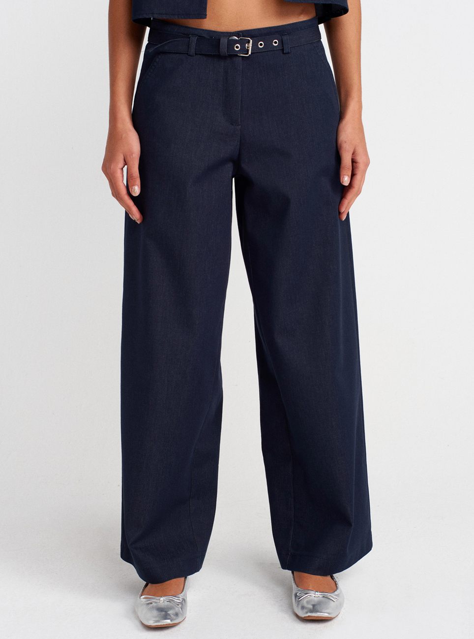 light denim belted pants