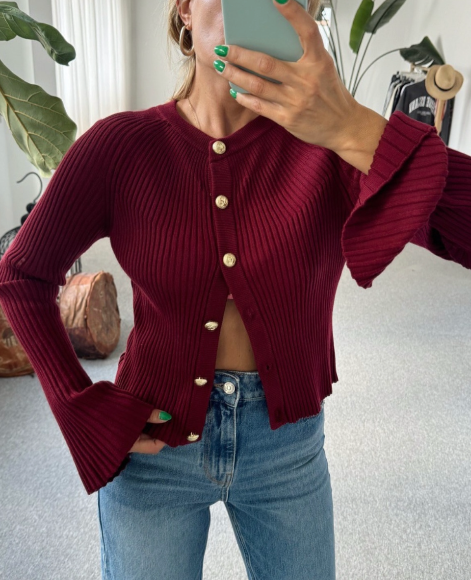 Crew neck buttoned Spanish sleeve knitwear