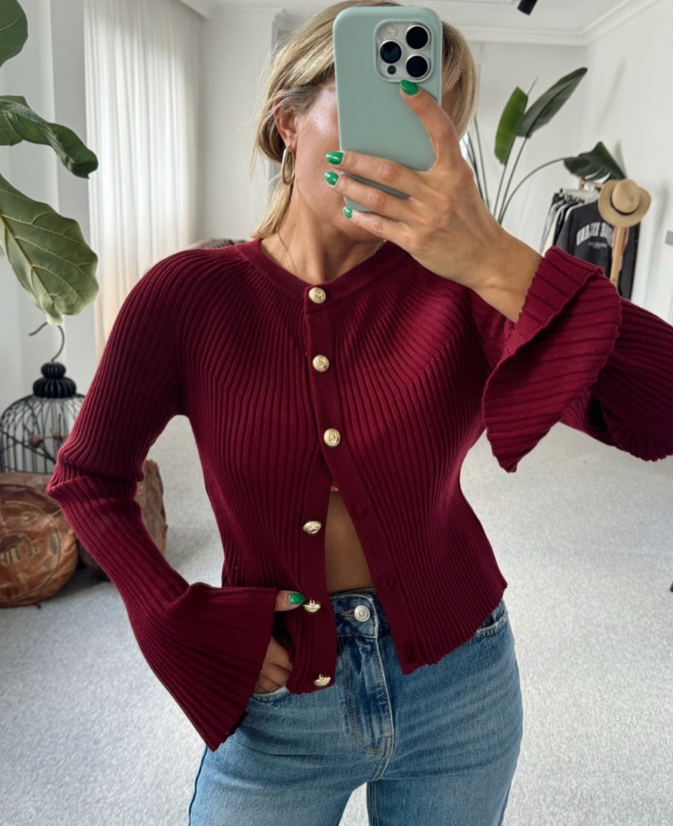 Crew neck buttoned Spanish sleeve knitwear